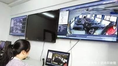 再也不用擔心孩子被遺留在校車里了！這個縣的校車將全程監(jiān)控
