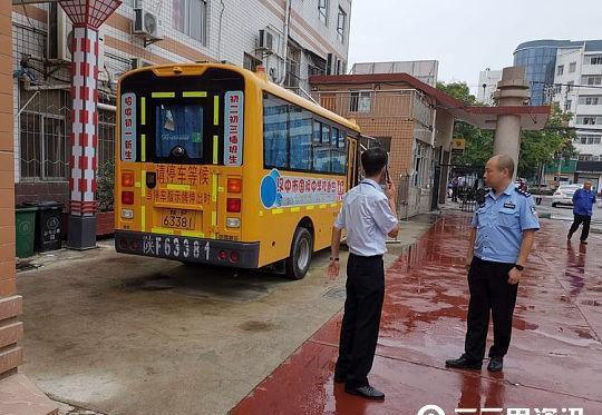 漢中國際中學(xué)校車逾期未檢還不購交強(qiáng)險，交警責(zé)令整改