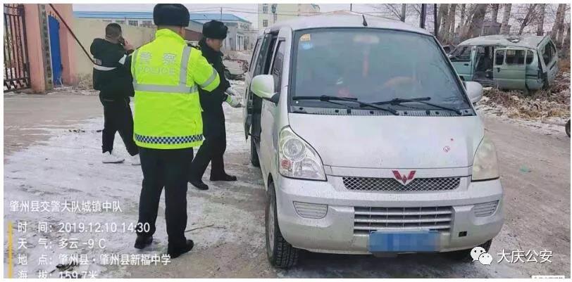 危險(xiǎn)！“黑校車”里塞滿小寶寶