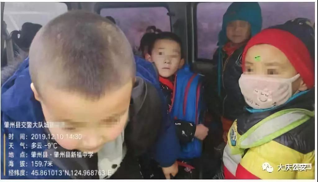 危險(xiǎn)！“黑校車”里塞滿小寶寶