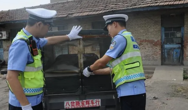 曝光！小小“黑校車”硬塞7人，孩子的生命安全如何保證？
