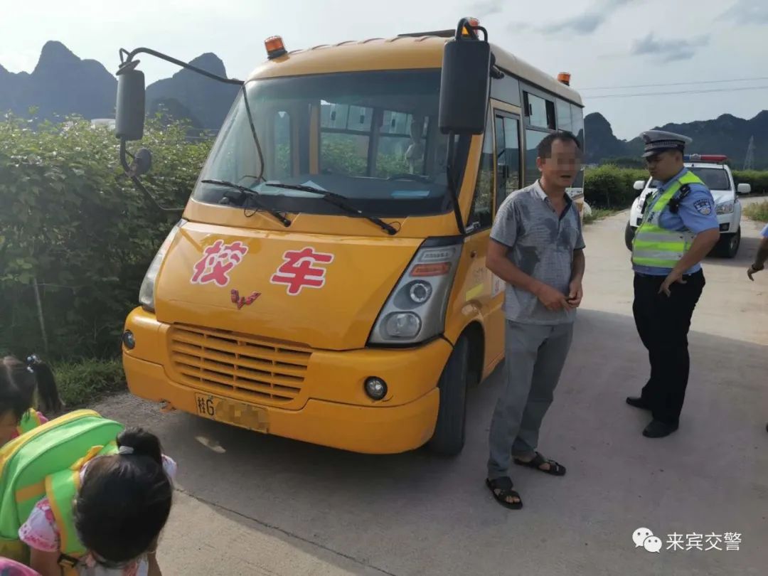 “校車”超員，交警開出萬元罰單！