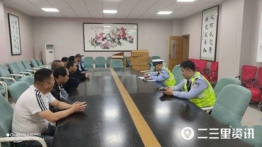 網(wǎng)友微博舉報(bào)西安一校車逆行！司機(jī)被處罰，涉事幼兒園被約談