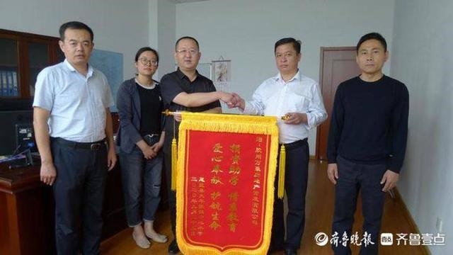 山東：惠民縣大年陳鎮，愛心企業情系教育，莘莘學子喜獲校車