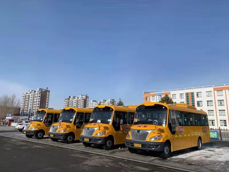 內蒙古錫林浩特：12條定制專線開通，這些小學、幼兒園校車“上崗”了