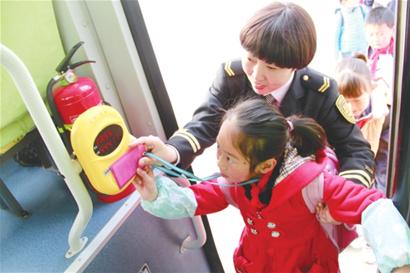 真情載道 27000余條校車路線 服務惠及十余萬學子