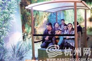 神奇校車開進(jìn)杭州低碳科技館
