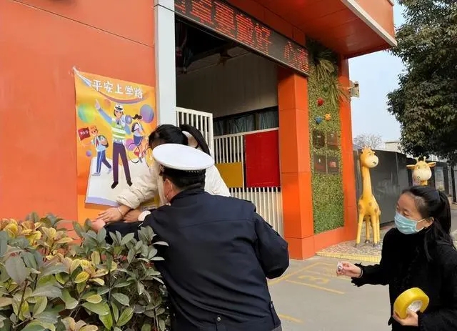 校車(chē)安全無(wú)小事，嚴(yán)查嚴(yán)管護(hù)安全