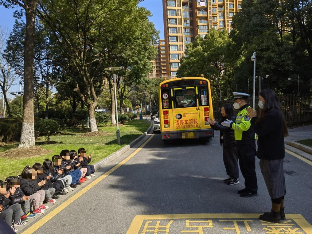 為愛護航，安全“童行”——校車交通事故安全演練！
