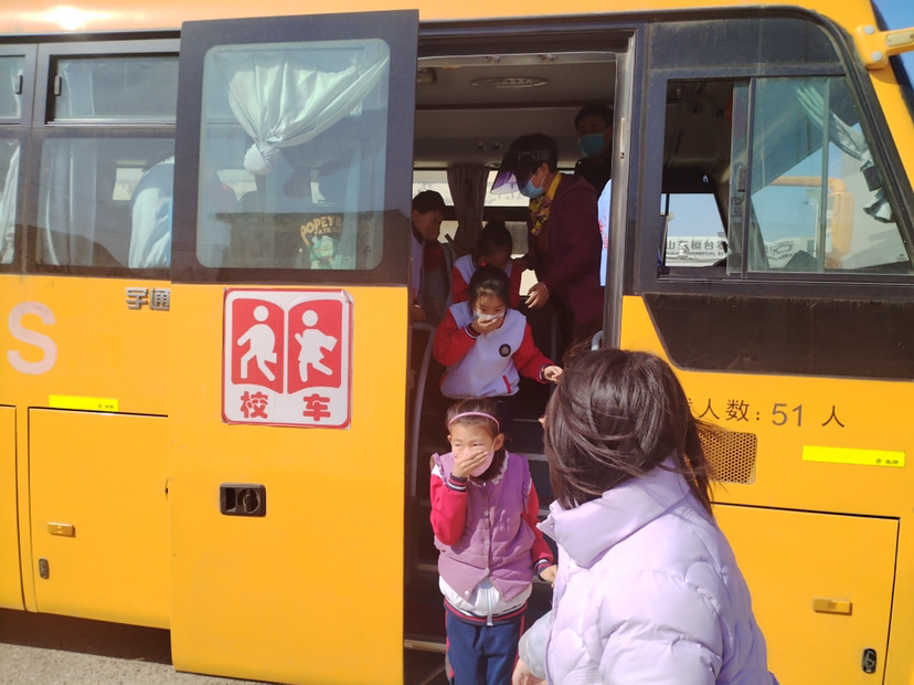 【三提三爭(zhēng) 提效爭(zhēng)先】桓臺(tái)縣荊家鎮(zhèn)荊四小學(xué)開(kāi)展校車(chē)事故應(yīng)急疏散演練