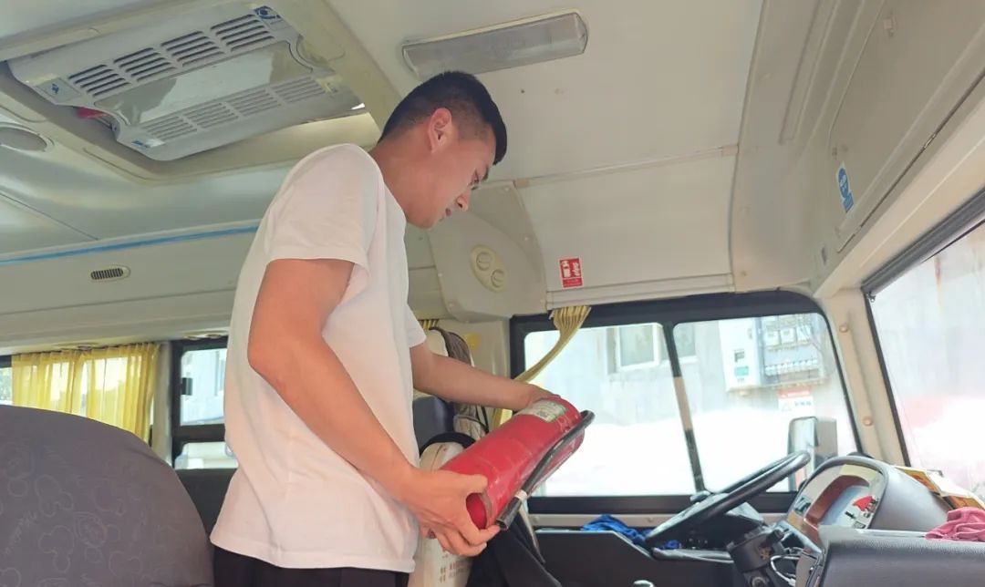 冠縣東古城鎮聯合校各校開展校車安全排查專項活動