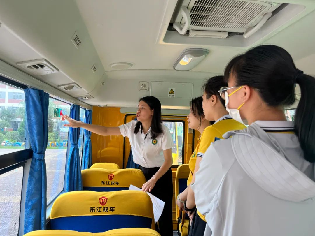 安全乘校車 平安伴我行——大嶺金色未來幼兒園校車消防應急演練