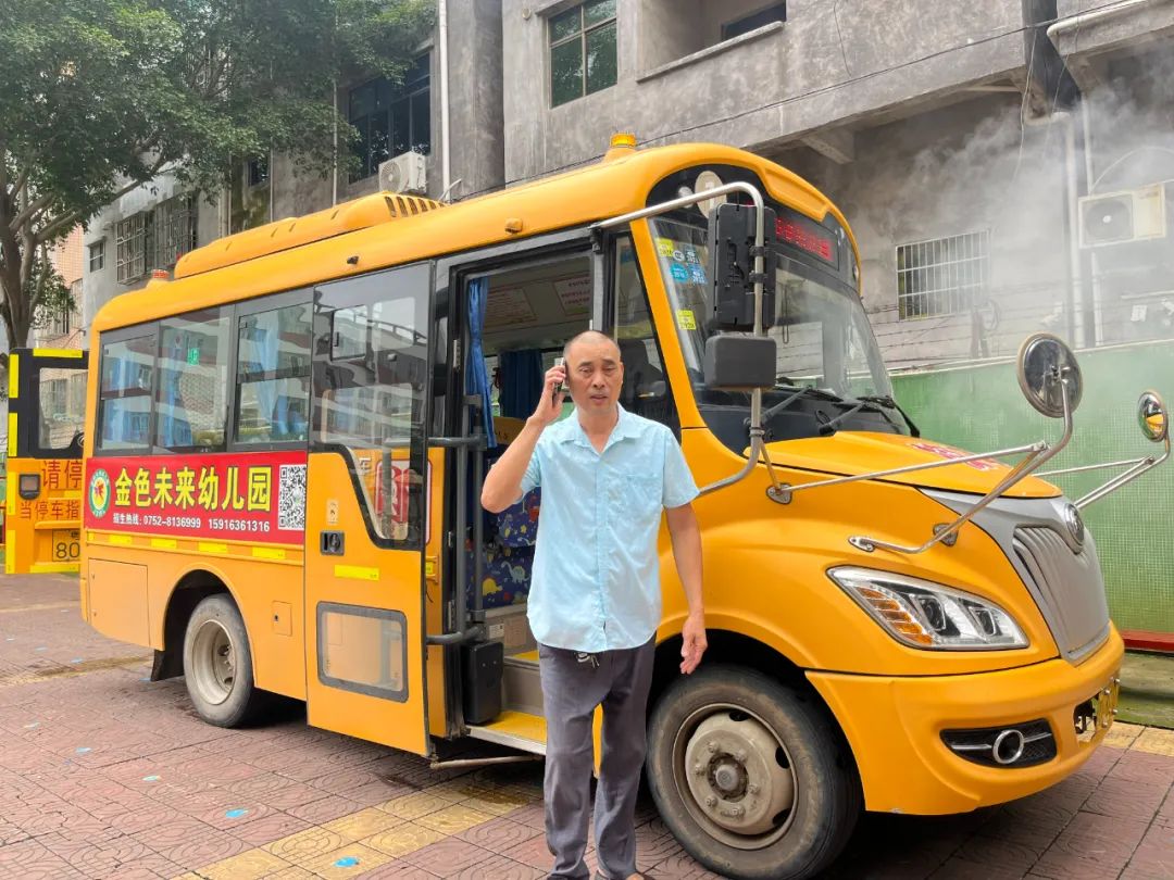 安全乘校車 平安伴我行——大嶺金色未來幼兒園校車消防應急演練
