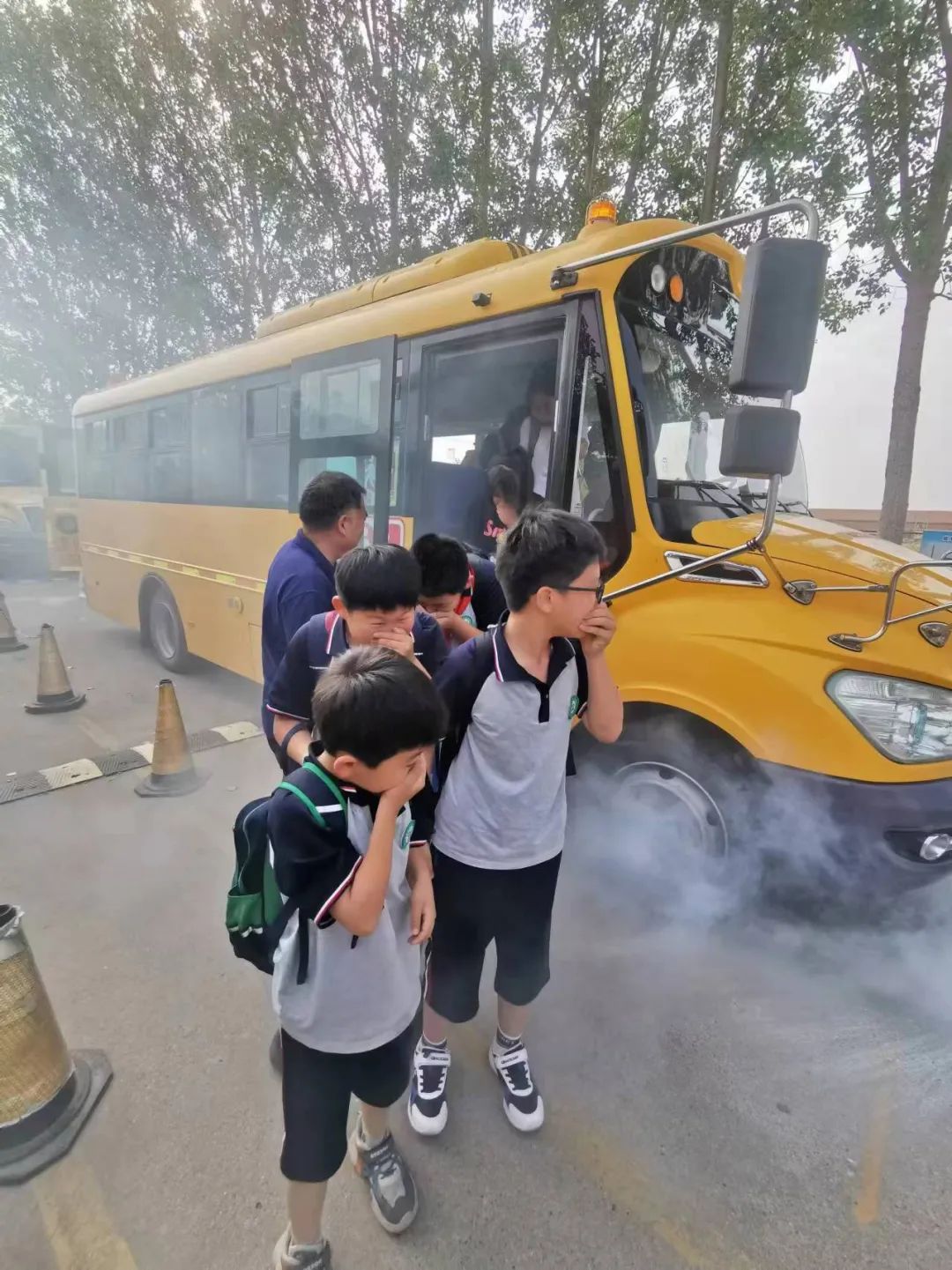 以演筑防，安全“童”行丨凱際校車開啟消防交通預(yù)案應(yīng)急演練