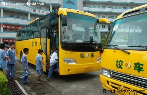 學生面臨無校車可坐 沒人愿當校車司機
