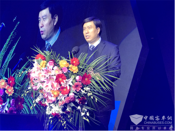 為學(xué)童撐起安全保護傘 宇通第三代校車為愛出發(fā)