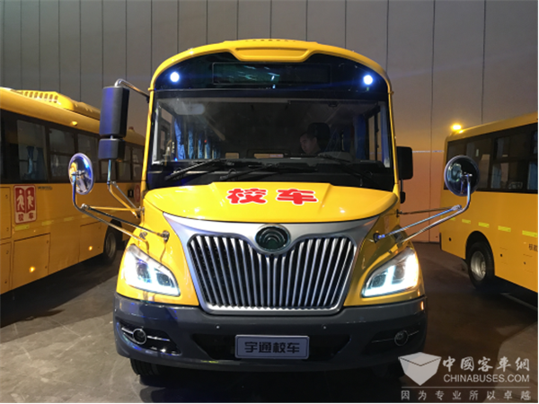 為學(xué)童撐起安全保護傘 宇通第三代校車為愛出發(fā)