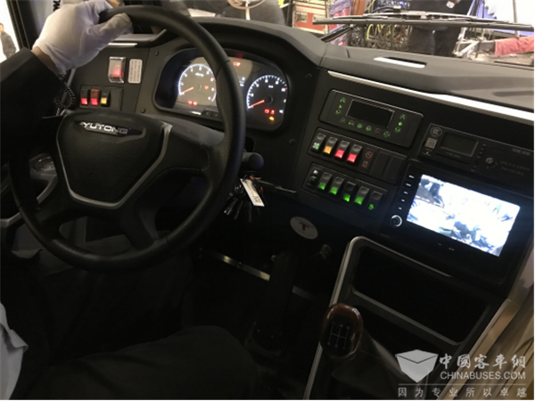 為學(xué)童撐起安全保護傘 宇通第三代校車為愛出發(fā)