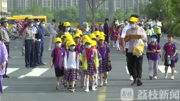 確保學(xué)生安全出行 贛榆打造“零補貼”校車模式