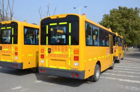 高品質校車織錦 規范化管理添花——“雷鋒校車”模式解析